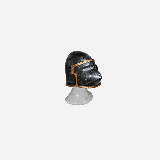 Casque de chevalier avec visière pointue