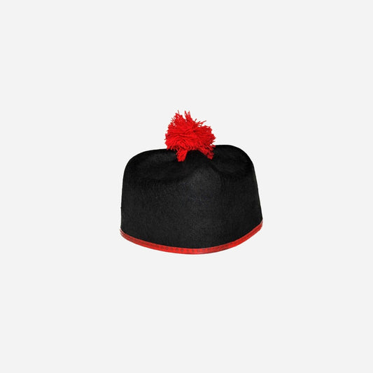 Chapeau de prêtre avec pompon rouge