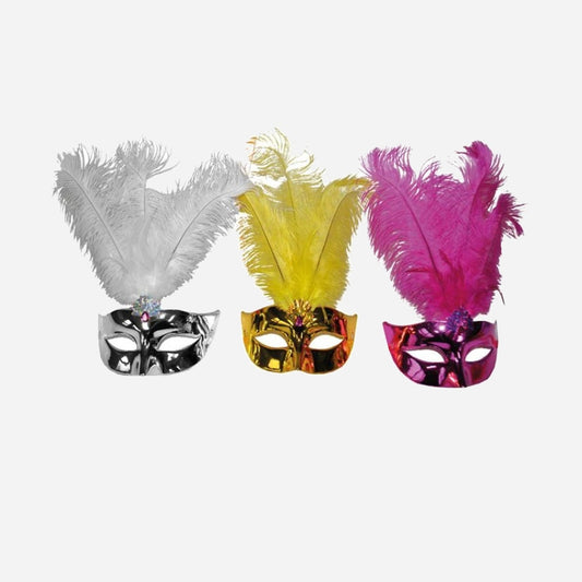 Masque loup métallisé avec plumes assorti