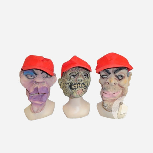 Masque de monstre avec casquette rouge
