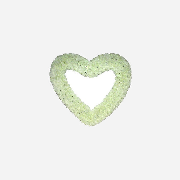 Décoration coeur avec roses artificielles blanc 70 cm