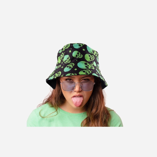 Chapeau bob noir motifs crânes vert adulte