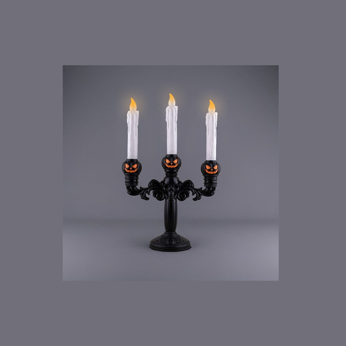Chandelier lumineux citrouilles et crâne 3 LED's bougies 40 cm