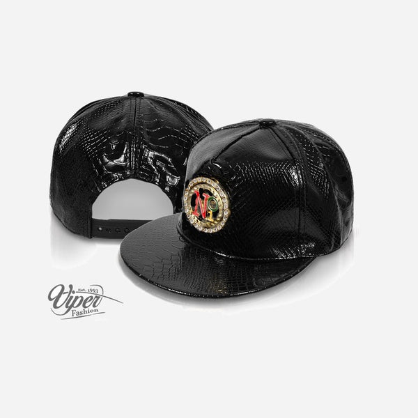 Casquette snapback N°1 imitation cuir noir fantaisie